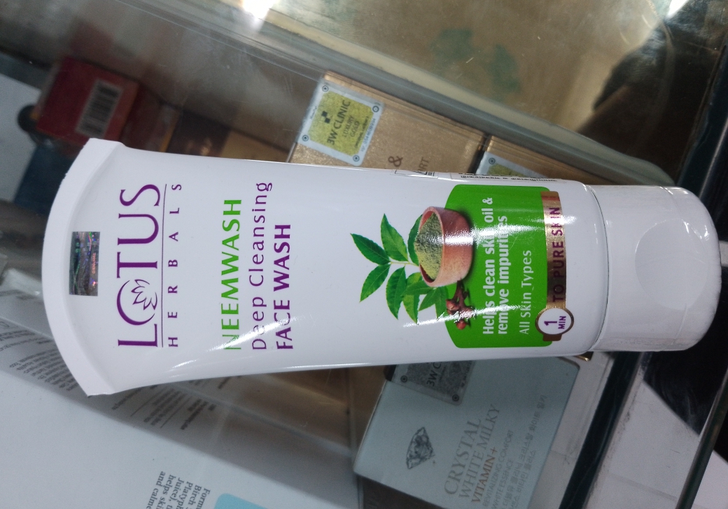 Lotus Herbals NeemWash – প্রাকৃতিক সুরক্ষায় পরিষ্কার ত্বক।
